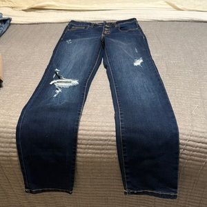 No boundaries, straight leg, size 7, destroyed look, like new